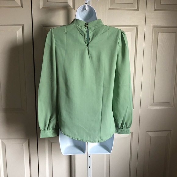 GREEN PLEATED FRONT BLOUSE - Picture 4 of 6